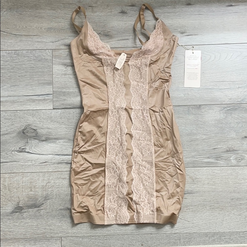 Victoria secret shaper - NWT